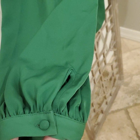 Green blouse - Picture 3 of 4